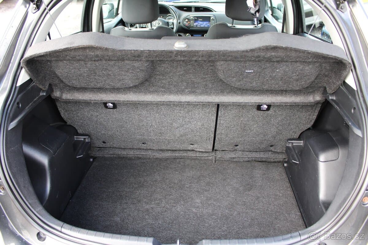 2017 Toyota YARIS - 17