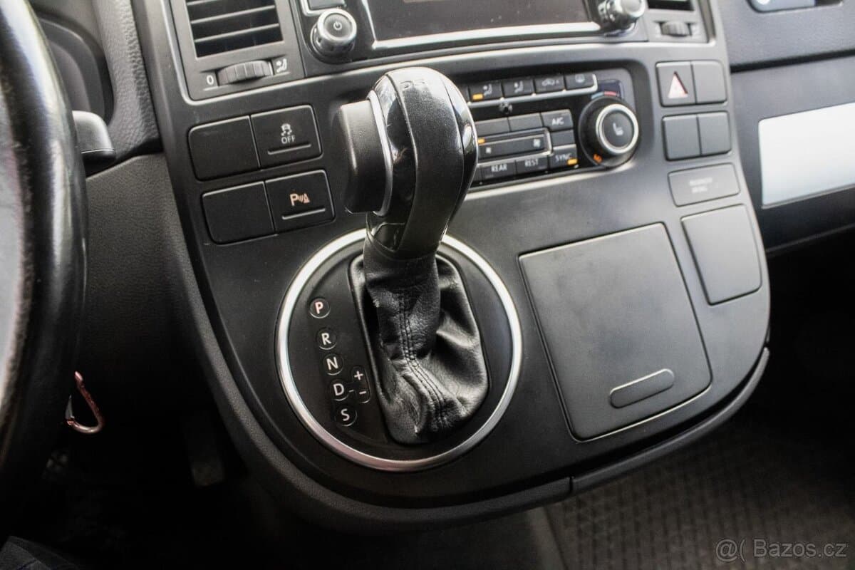 2015 Volkswagen MULTIVAN - 17