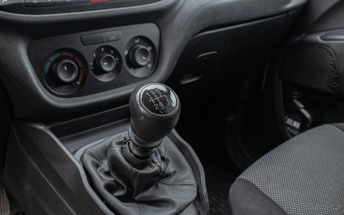 2017 Fiat DOBLO - 17