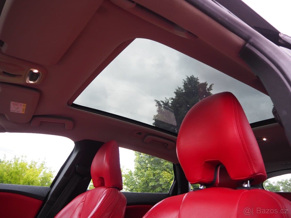 2015 Volvo V40 - 17