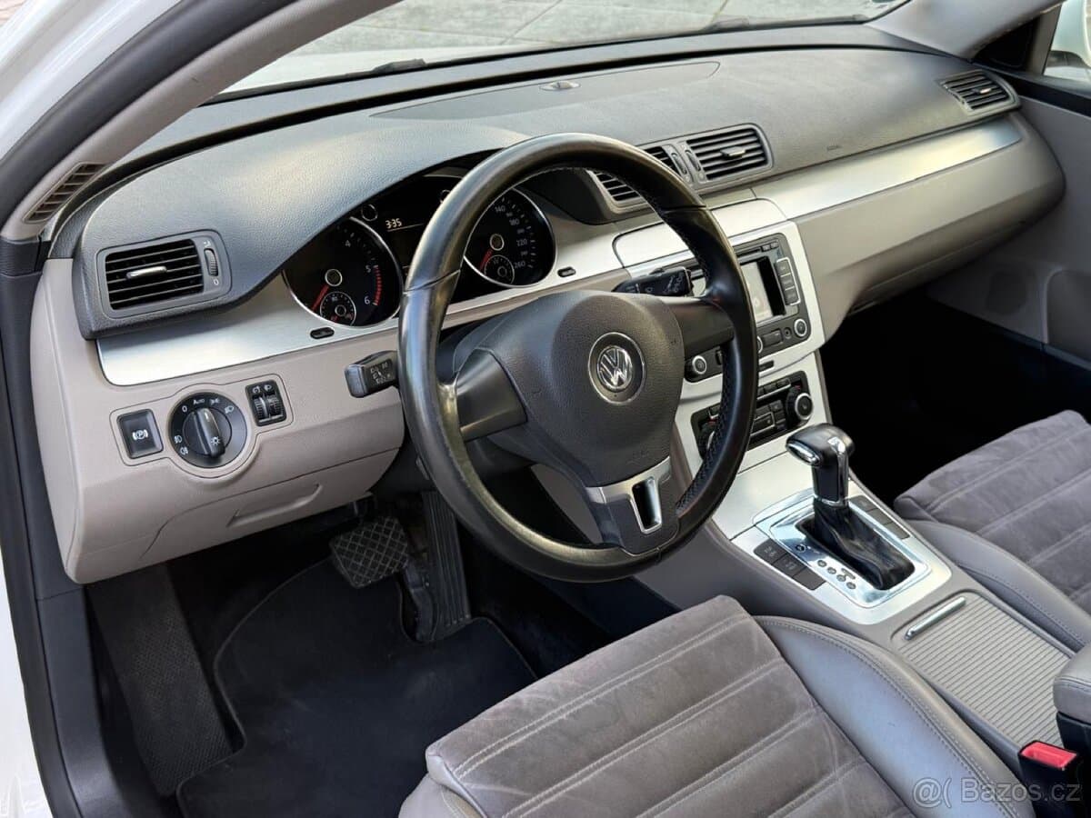 2010 Volkswagen PASSAT - 17