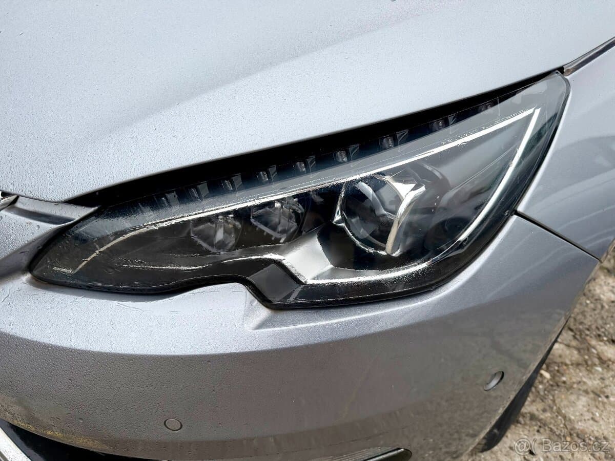 2016 Peugeot 308 - 17