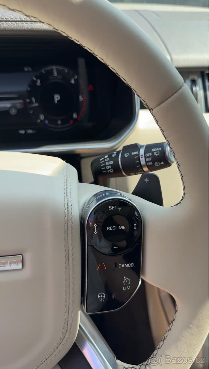 2018 Land Rover RANGE ROVER - 17