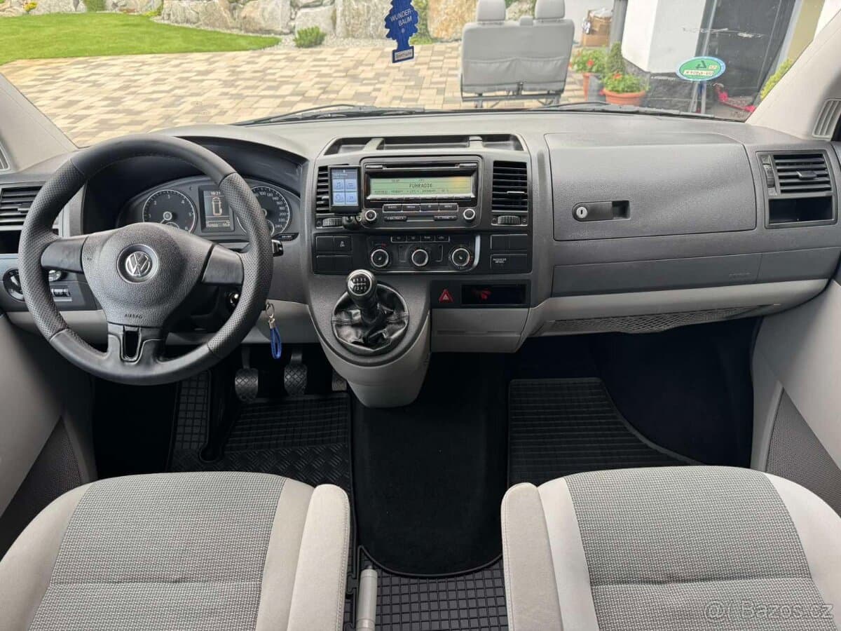 2010 Volkswagen CARAVELLE - 17
