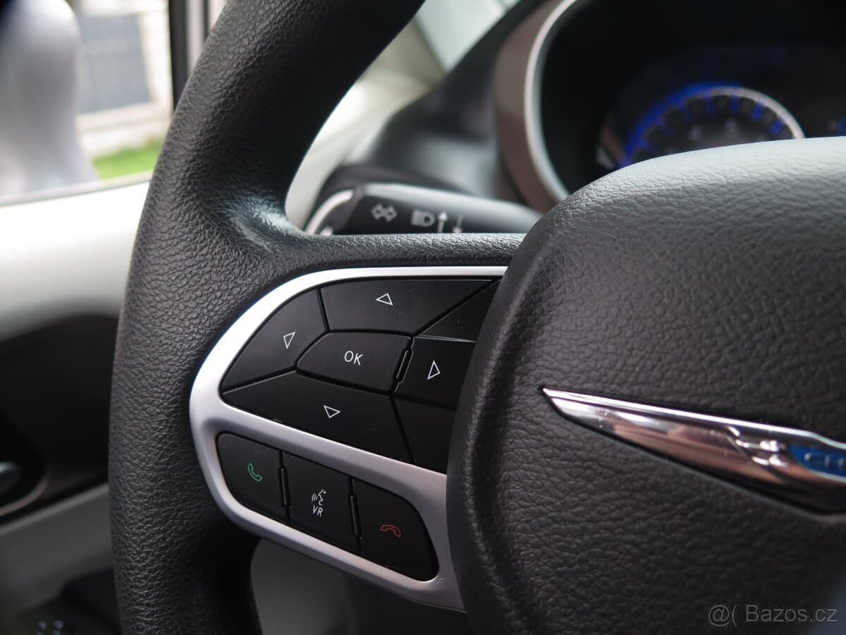 2018 Chrysler PACIFICA - 17