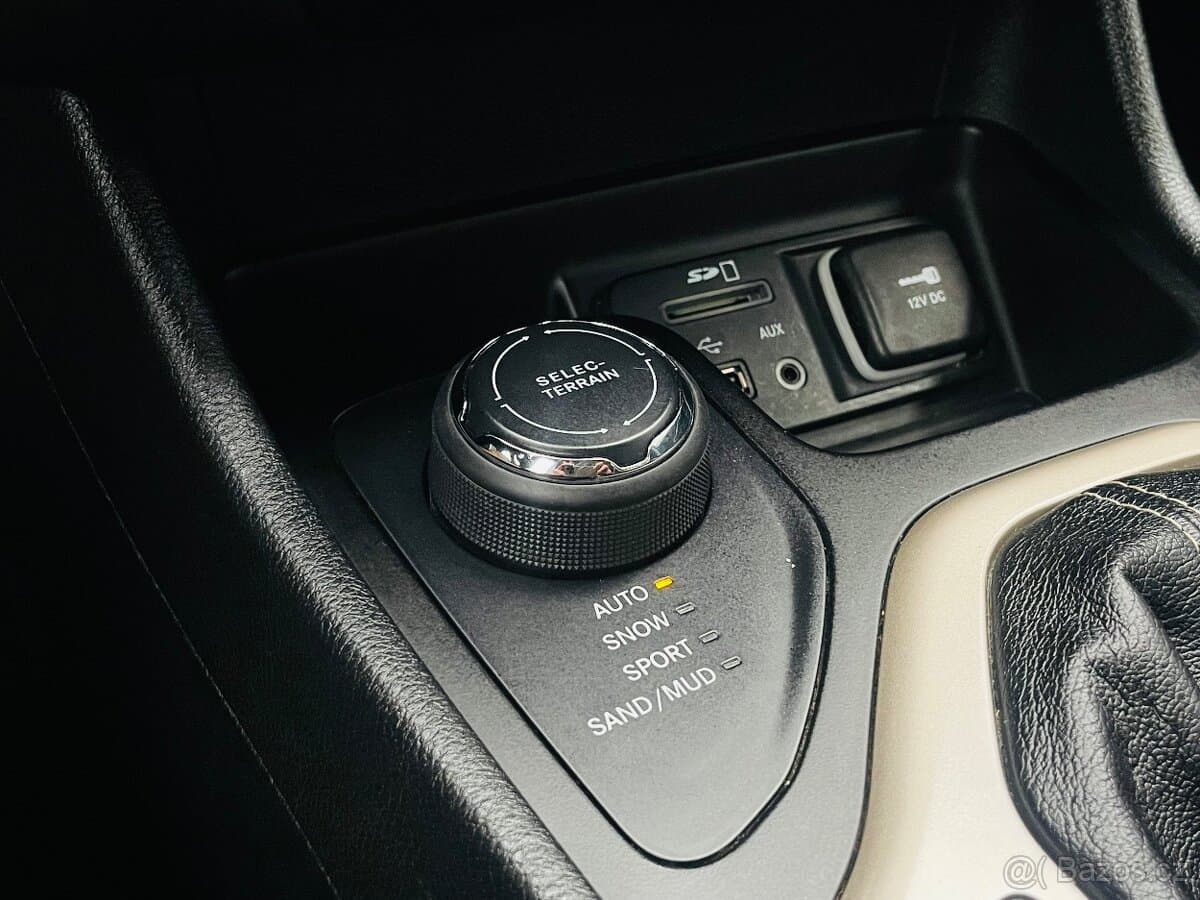 2014 Jeep CHEROKEE - 17