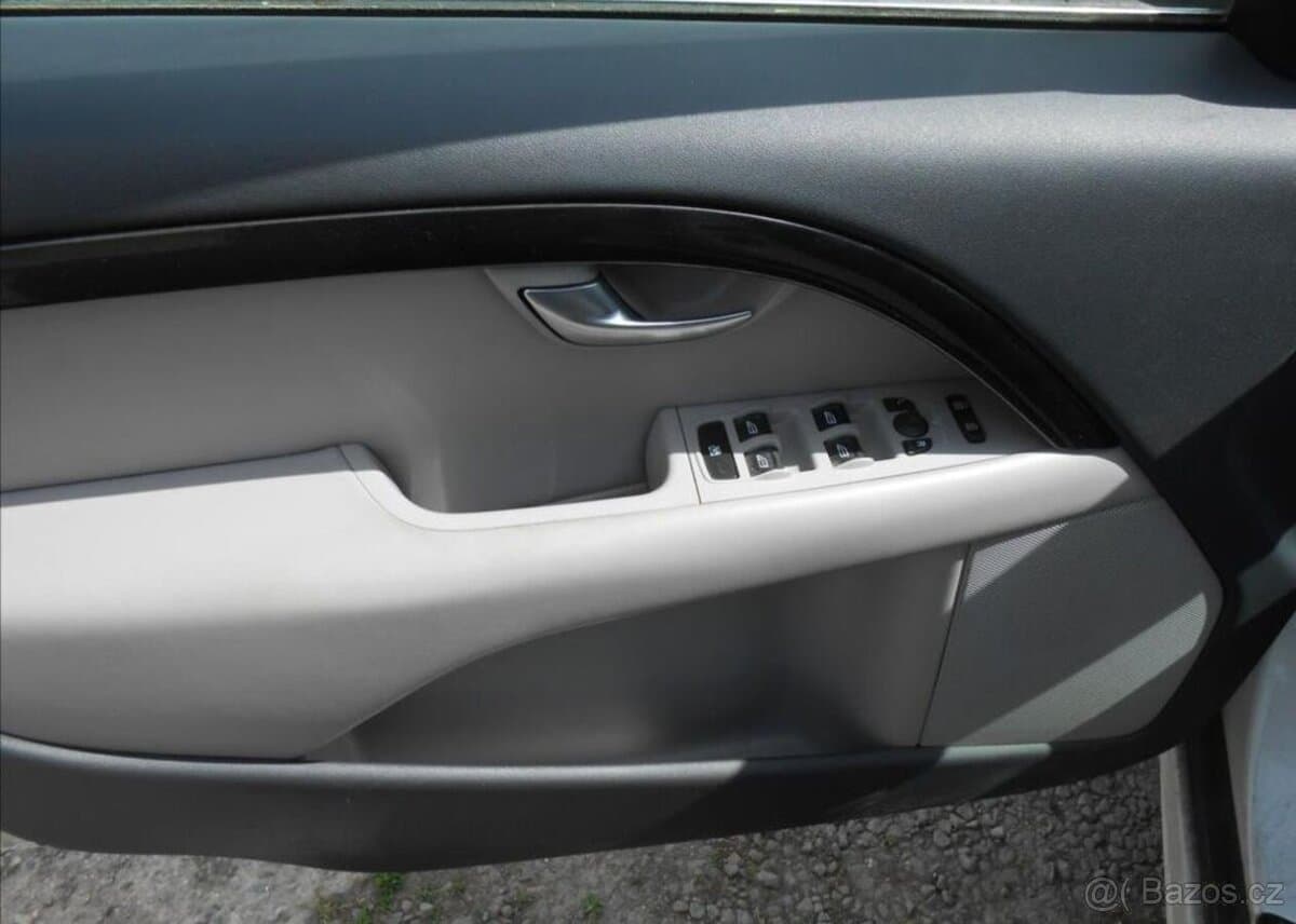 2008 Volvo V70 - 17