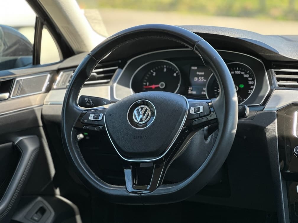 2016 Volkswagen PASSAT - 17