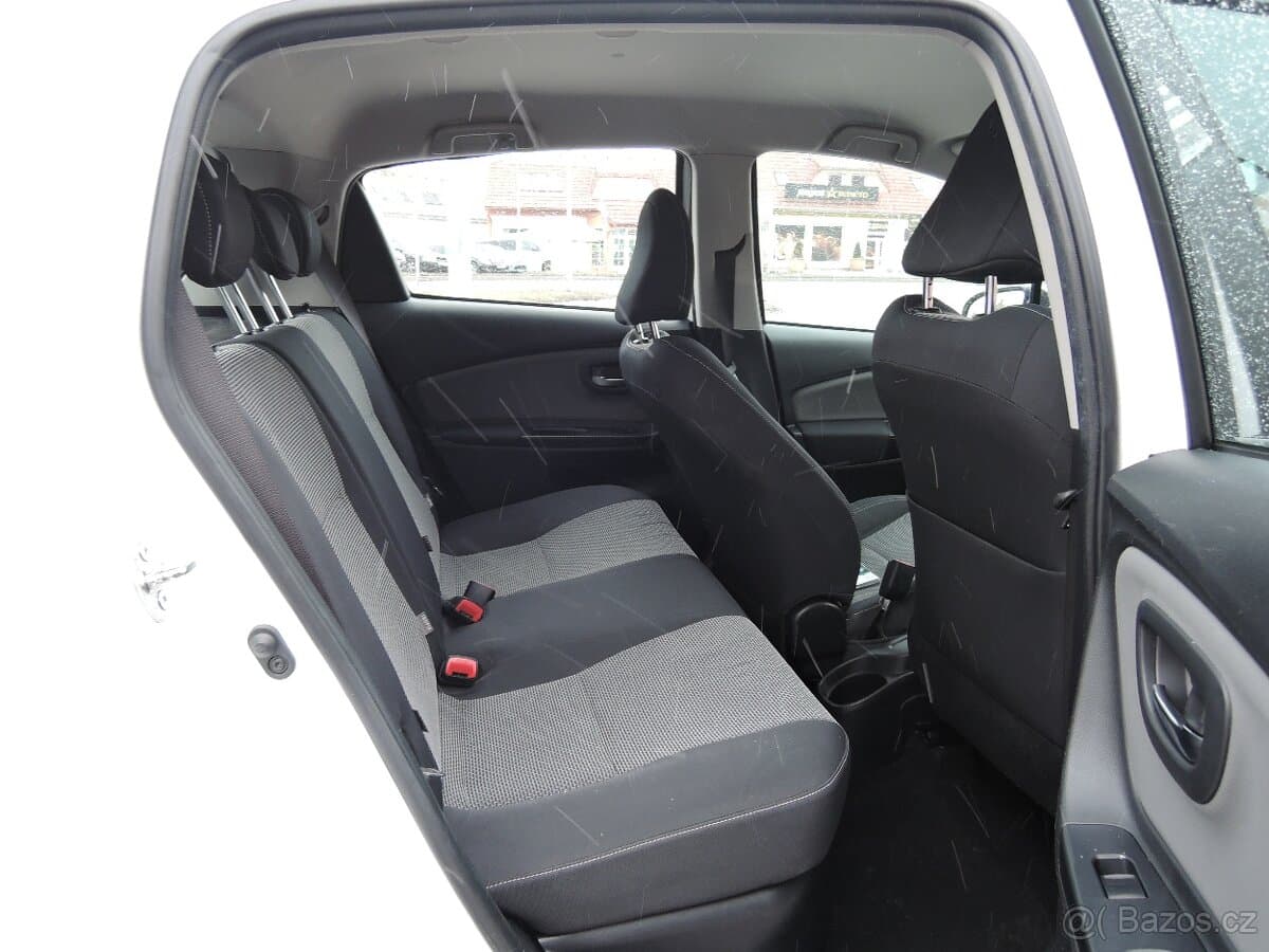 2015 Toyota YARIS - 17