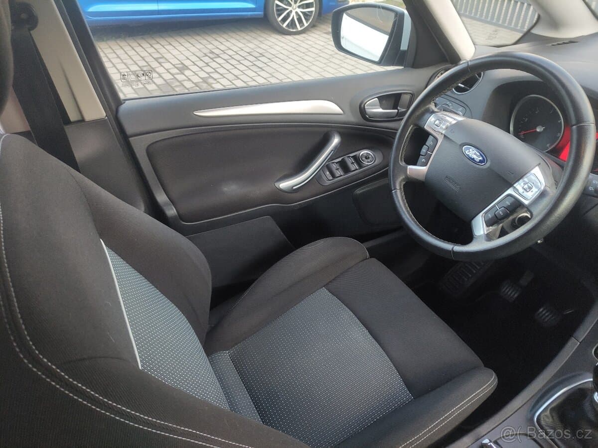 Ford S-MAX - 17