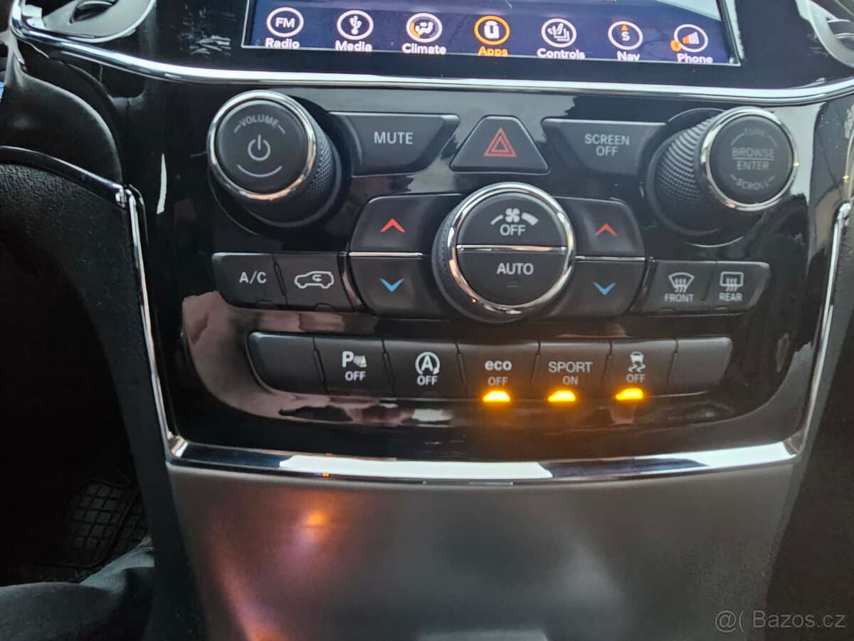 2018 Jeep CHEROKEE - 17