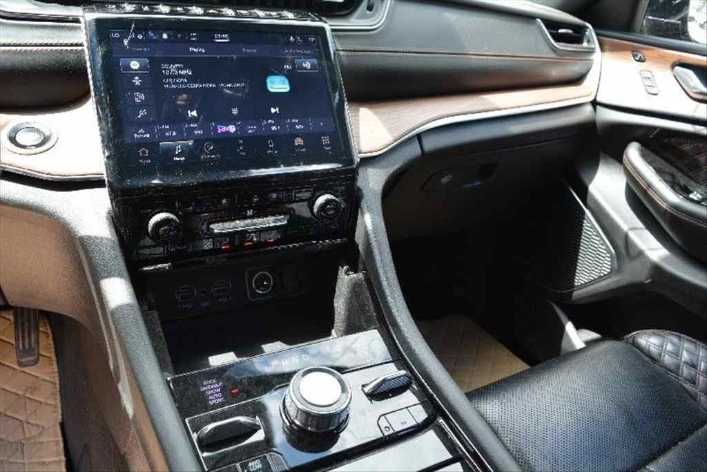 2021 Jeep CHEROKEE - 17