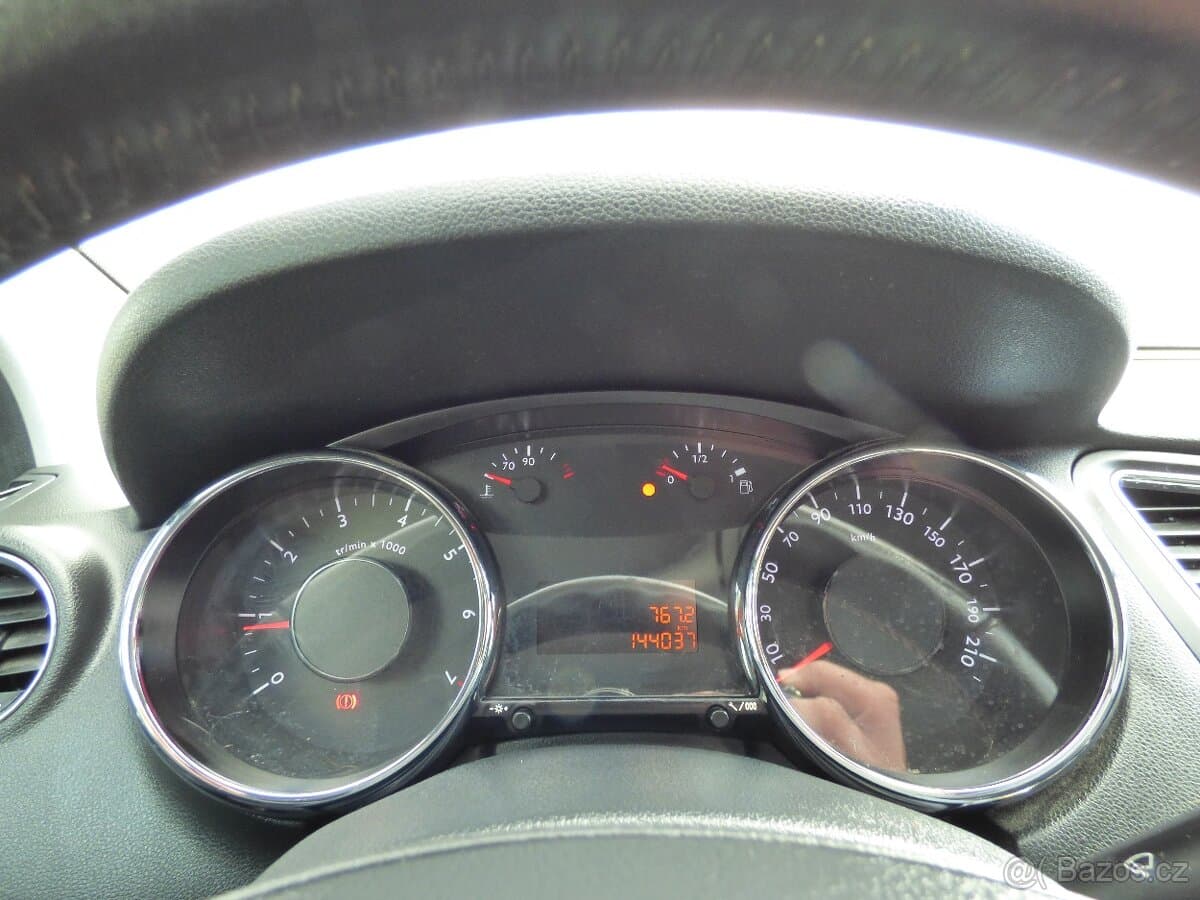 2010 Peugeot 5008 - 17