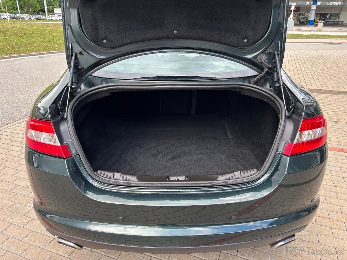 2010 Jaguar XF - 17