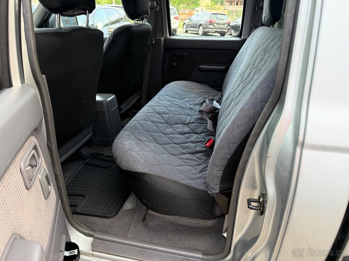2005 Nissan NAVARA - 17