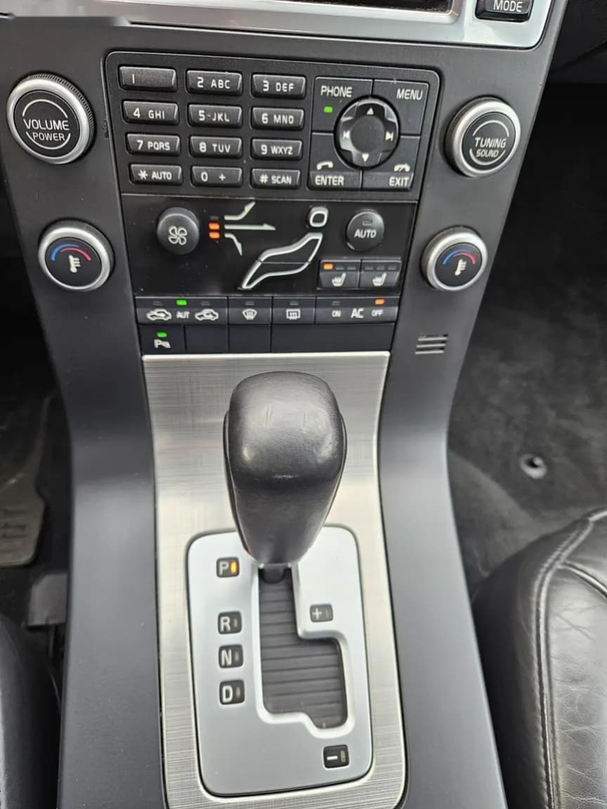 2010 Volvo V70 - 17