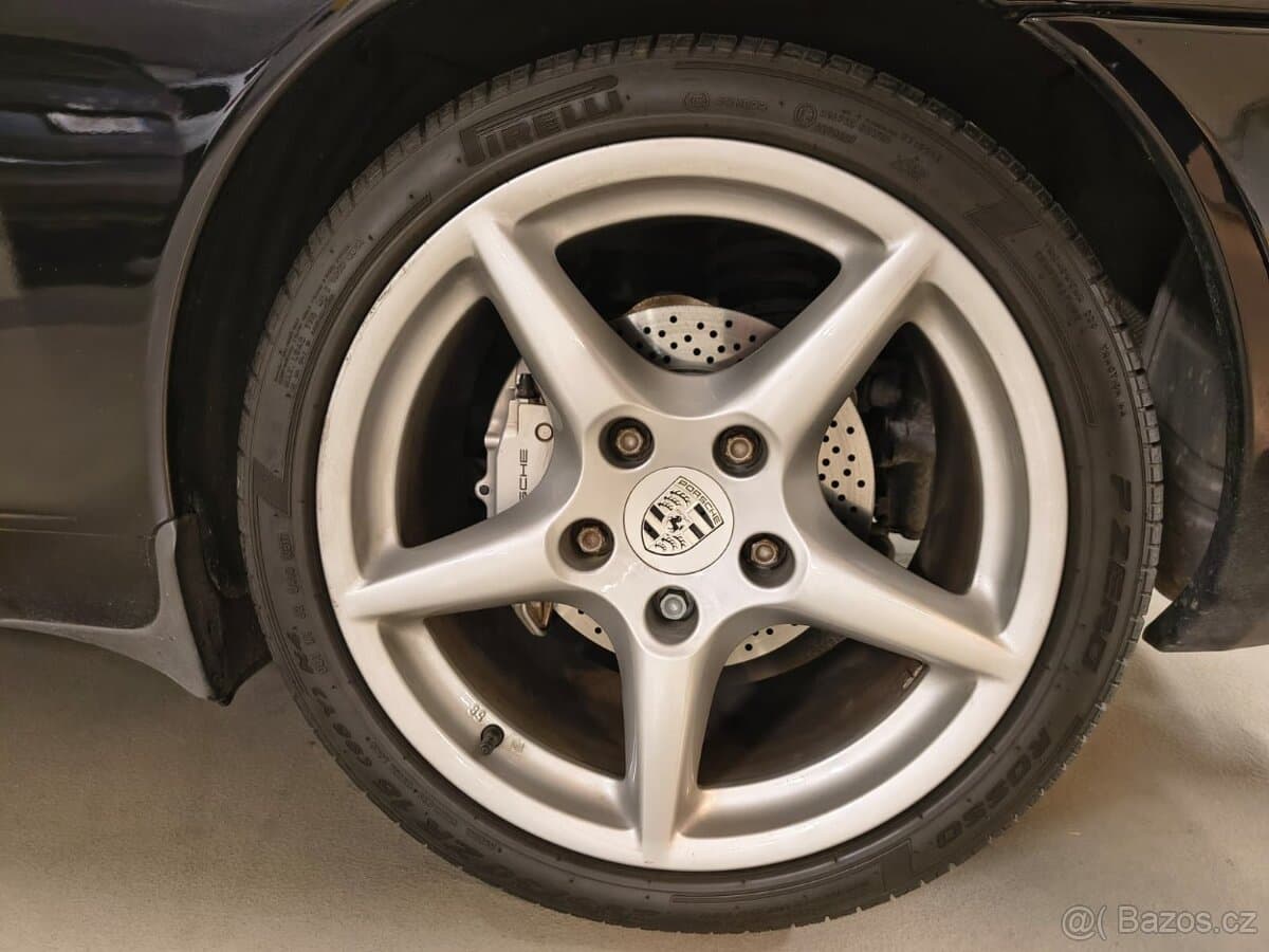 2004 Porsche 911 - 17
