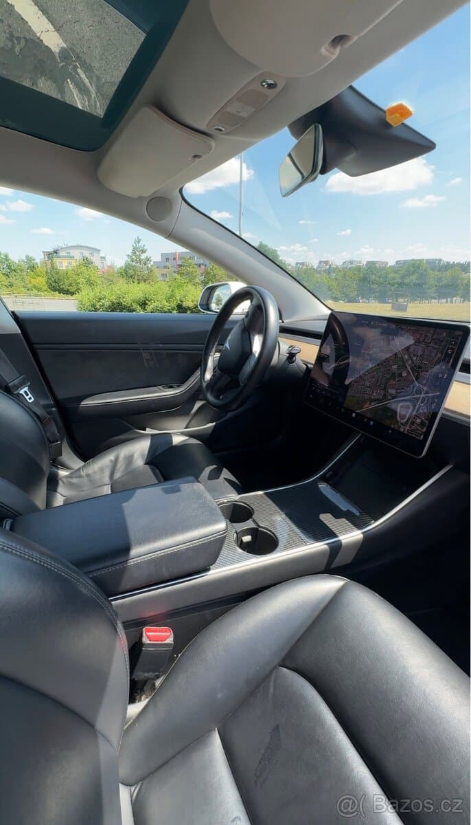 Tesla MODEL 3 - 17