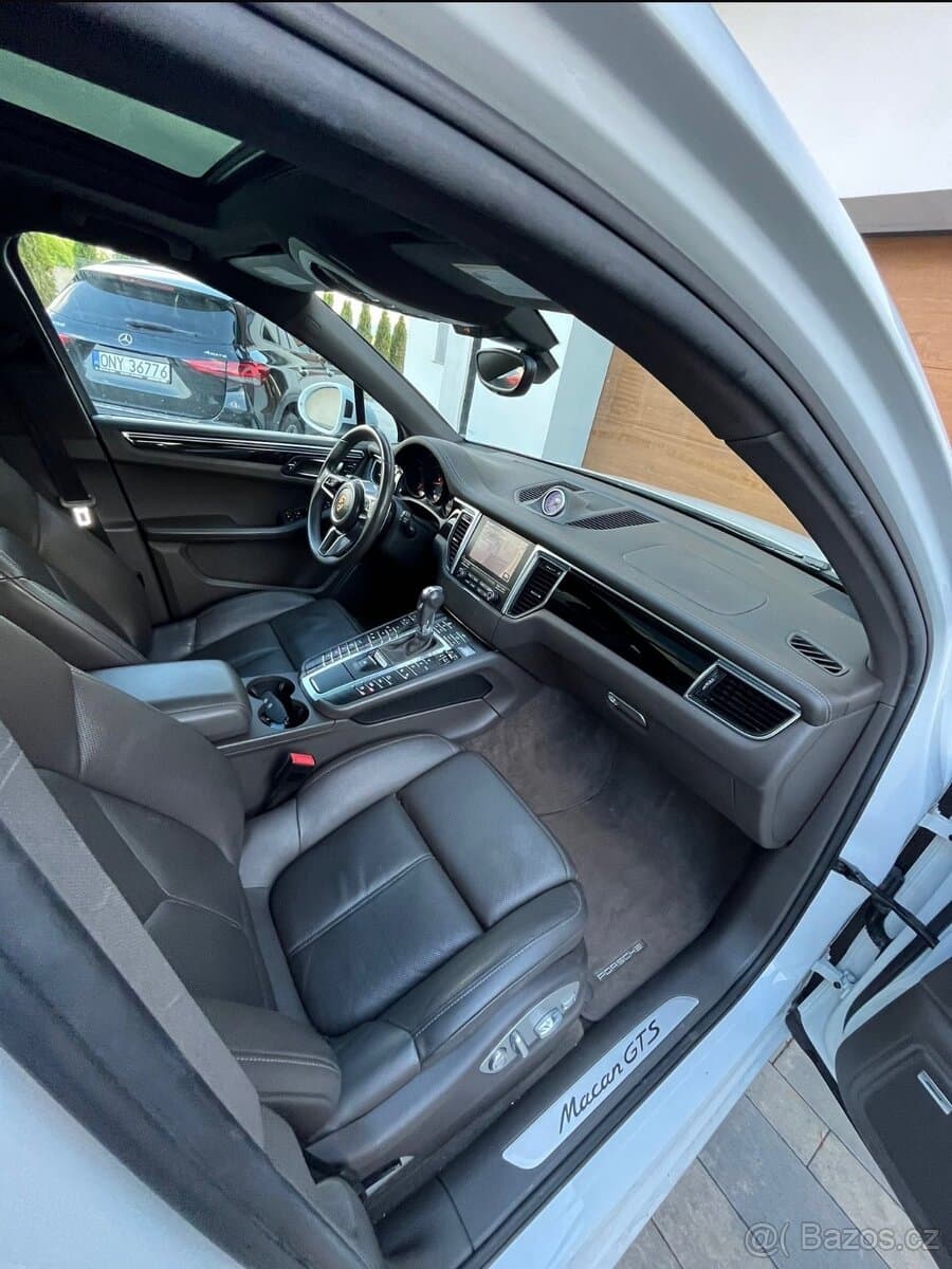 2016 Porsche MACAN - 17