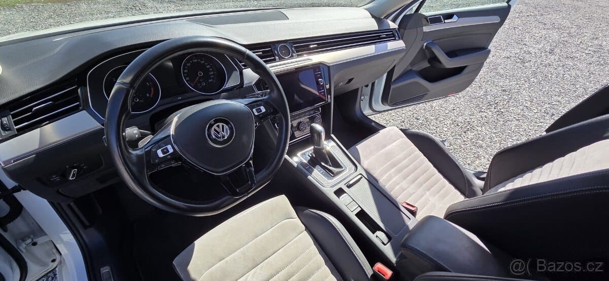 2019 Volkswagen PASSAT - 17