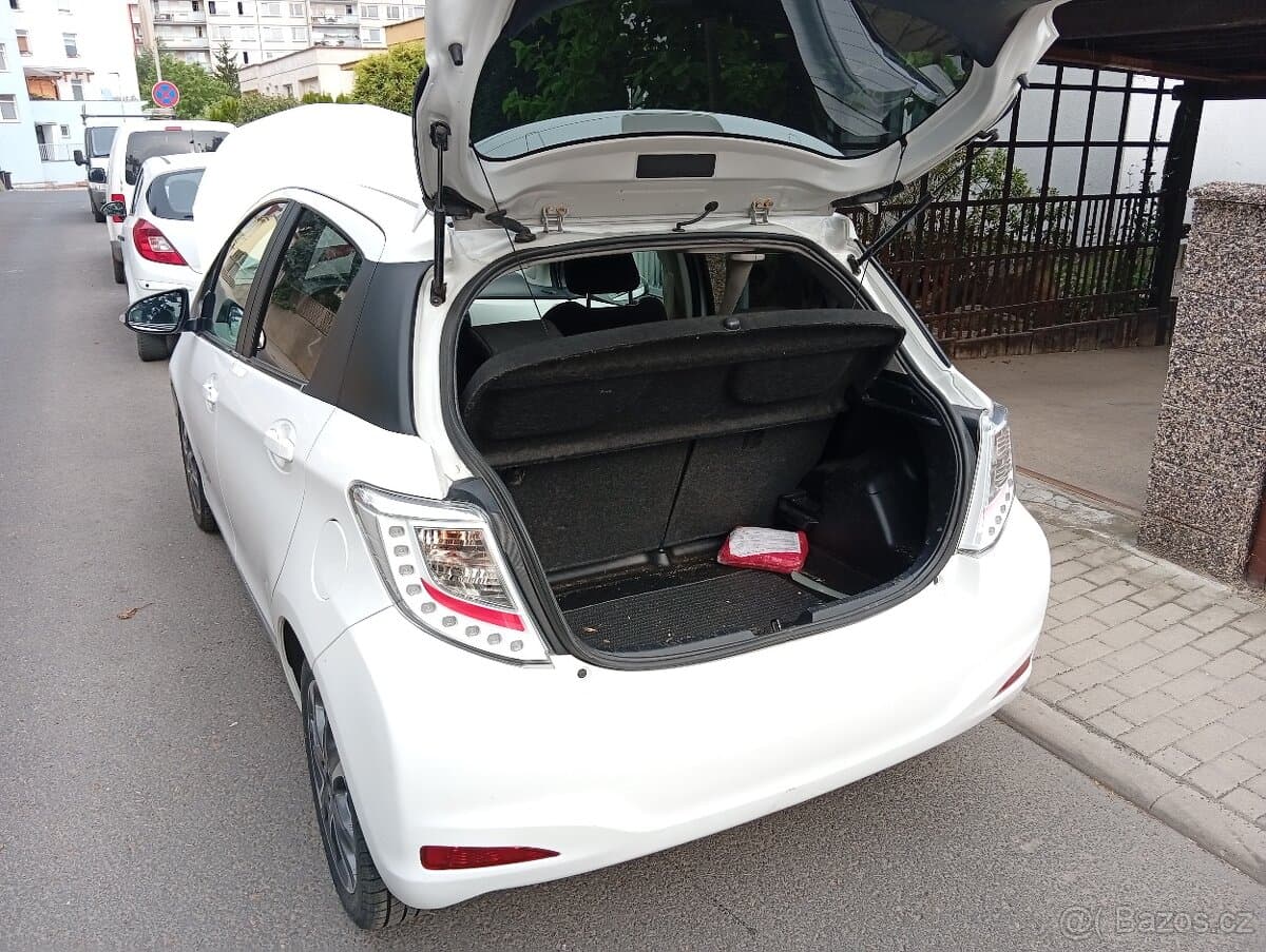 2013 Toyota YARIS - 17