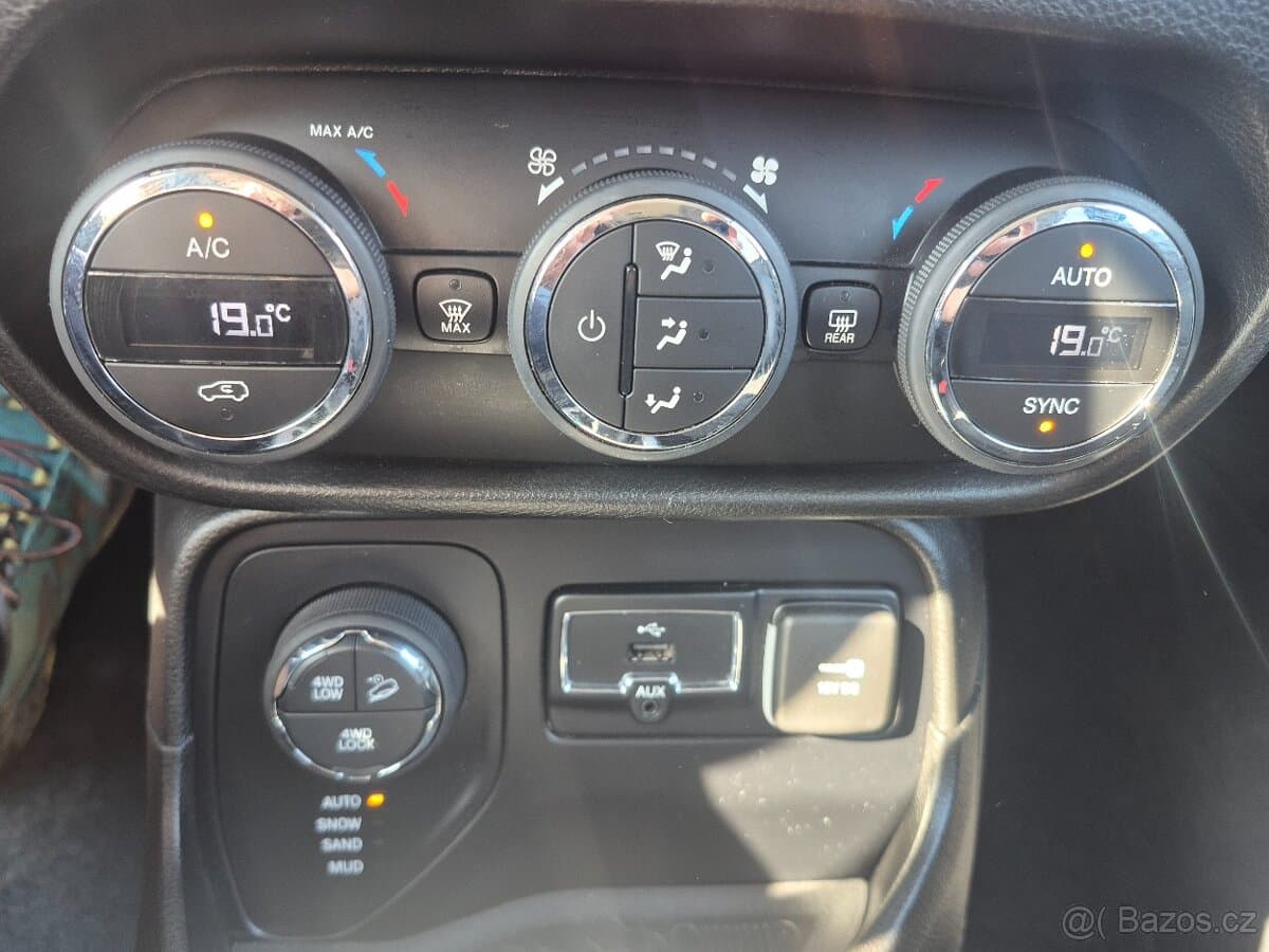 2015 Jeep RENEGADE - 17