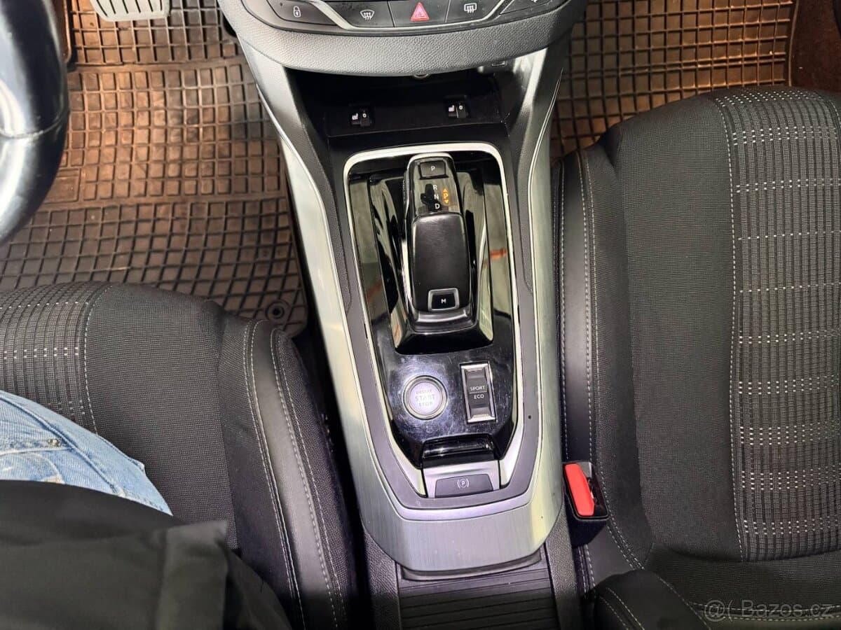 2019 Peugeot 308 - 17
