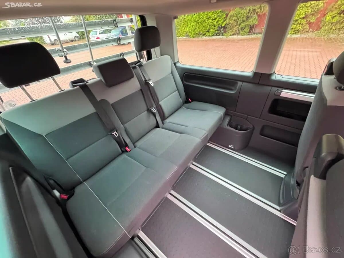 2011 Volkswagen MULTIVAN - 17