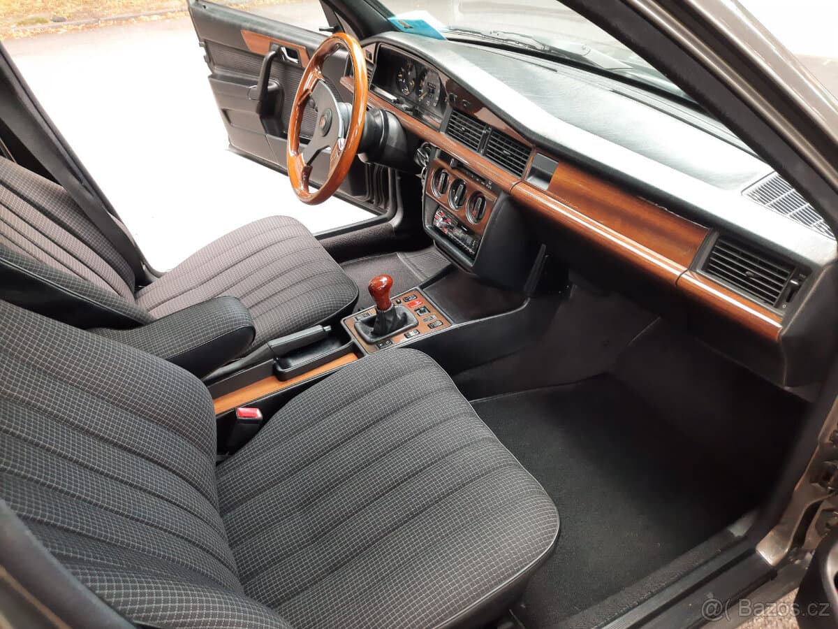 1984 Mercedes-Benz 190 - 17