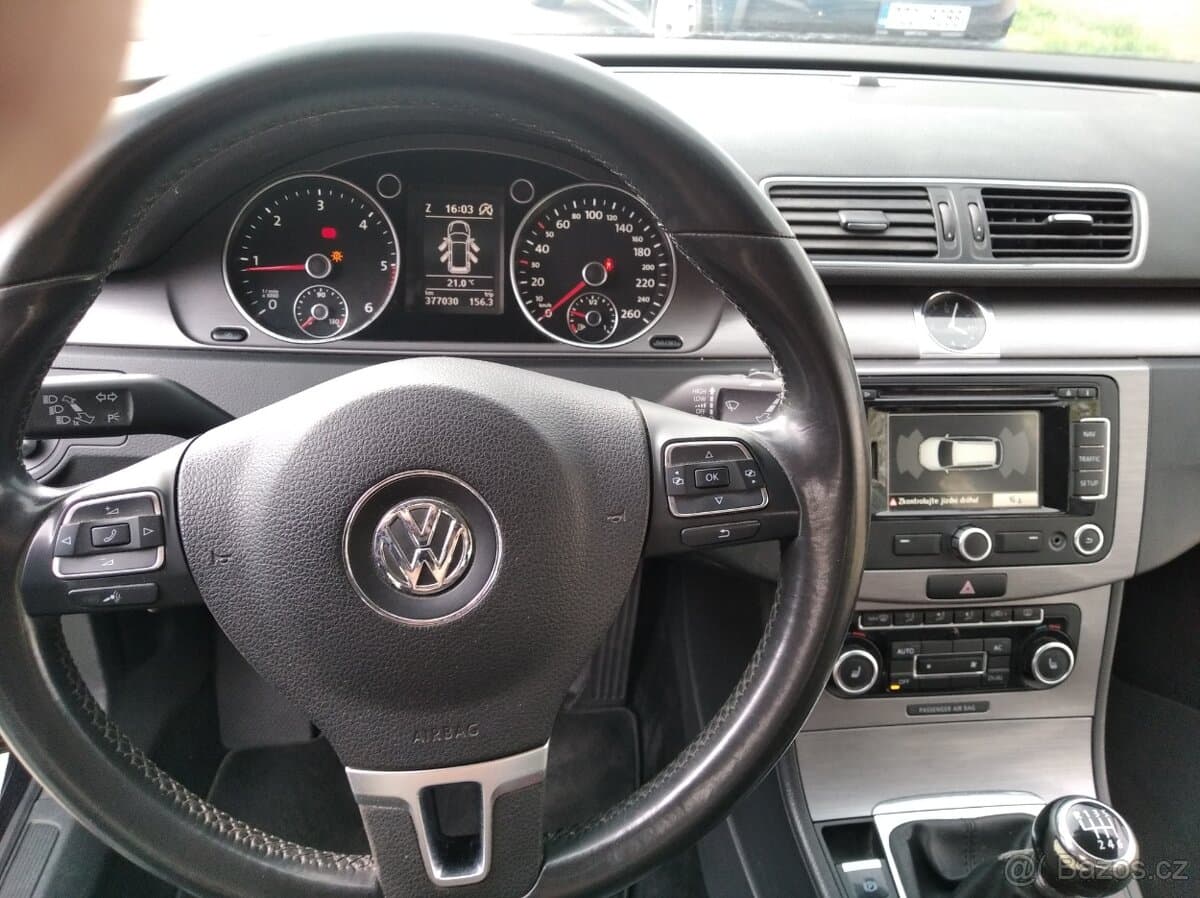 2011 Volkswagen PASSAT - 17