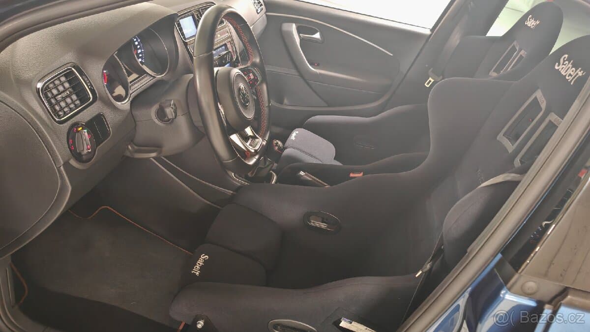 2017 Volkswagen POLO - 17