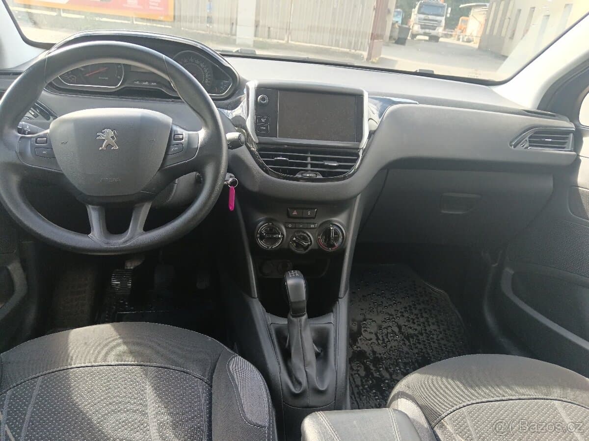 2013 Peugeot 208 - 17