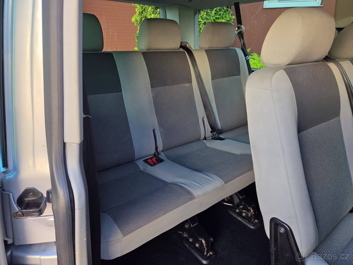 2011 Volkswagen CARAVELLE - 17