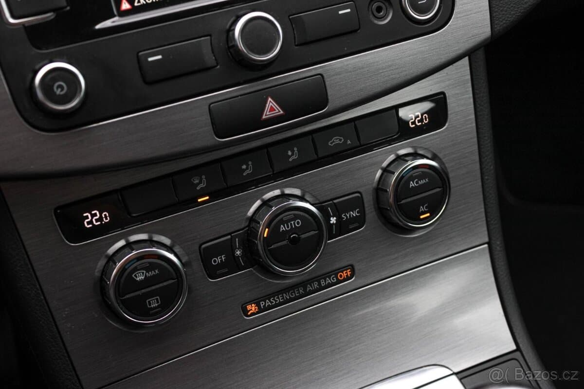 2012 Volkswagen PASSAT - 17