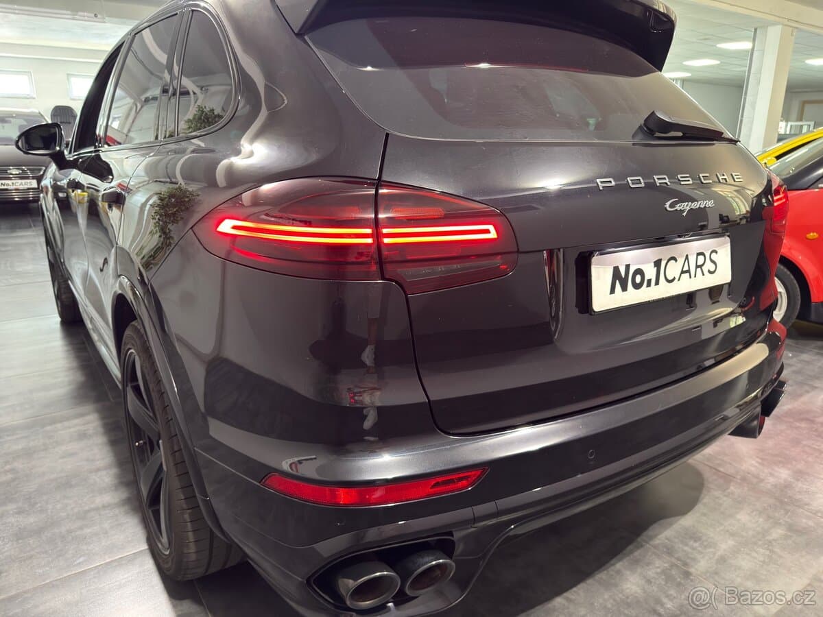 2016 Porsche CAYENNE - 17