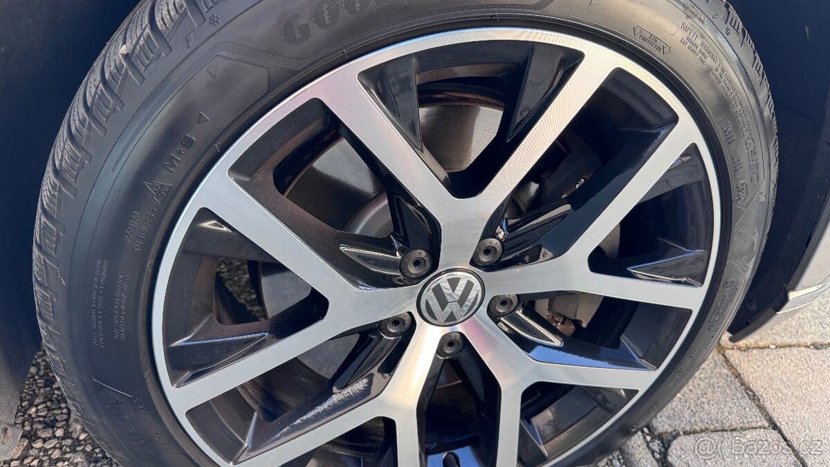 2018 Volkswagen PASSAT - 17
