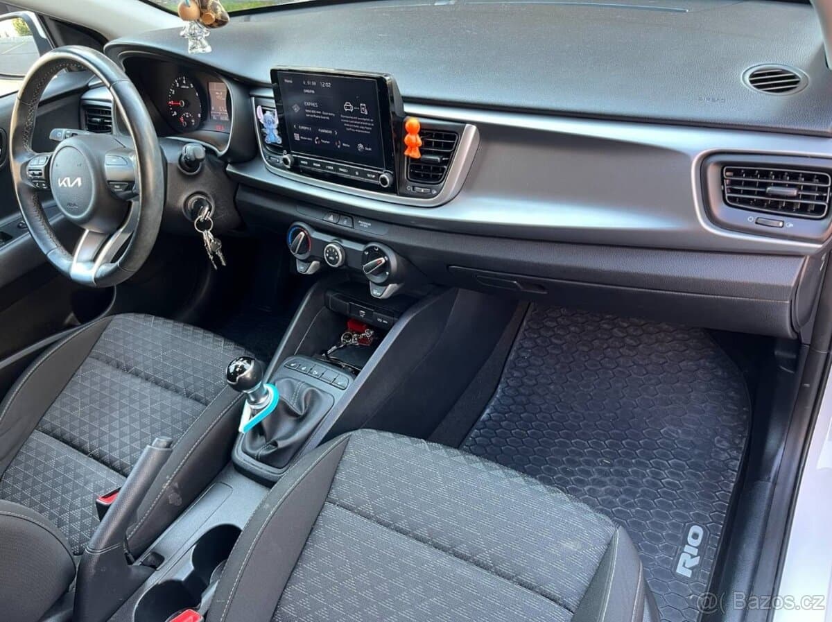 2021 Kia RIO - 17