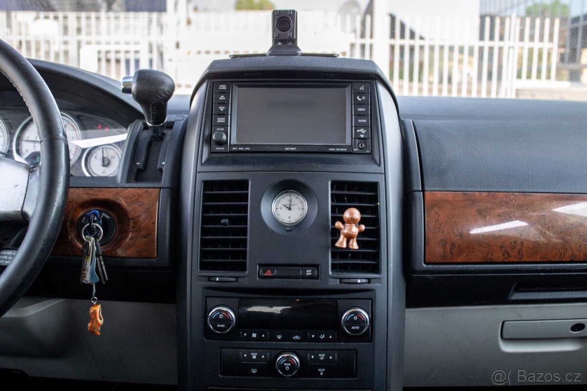 2009 Chrysler VOYAGER - 17
