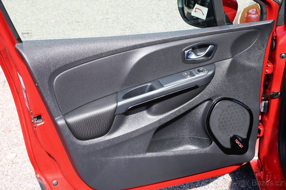2015 Renault CLIO - 17