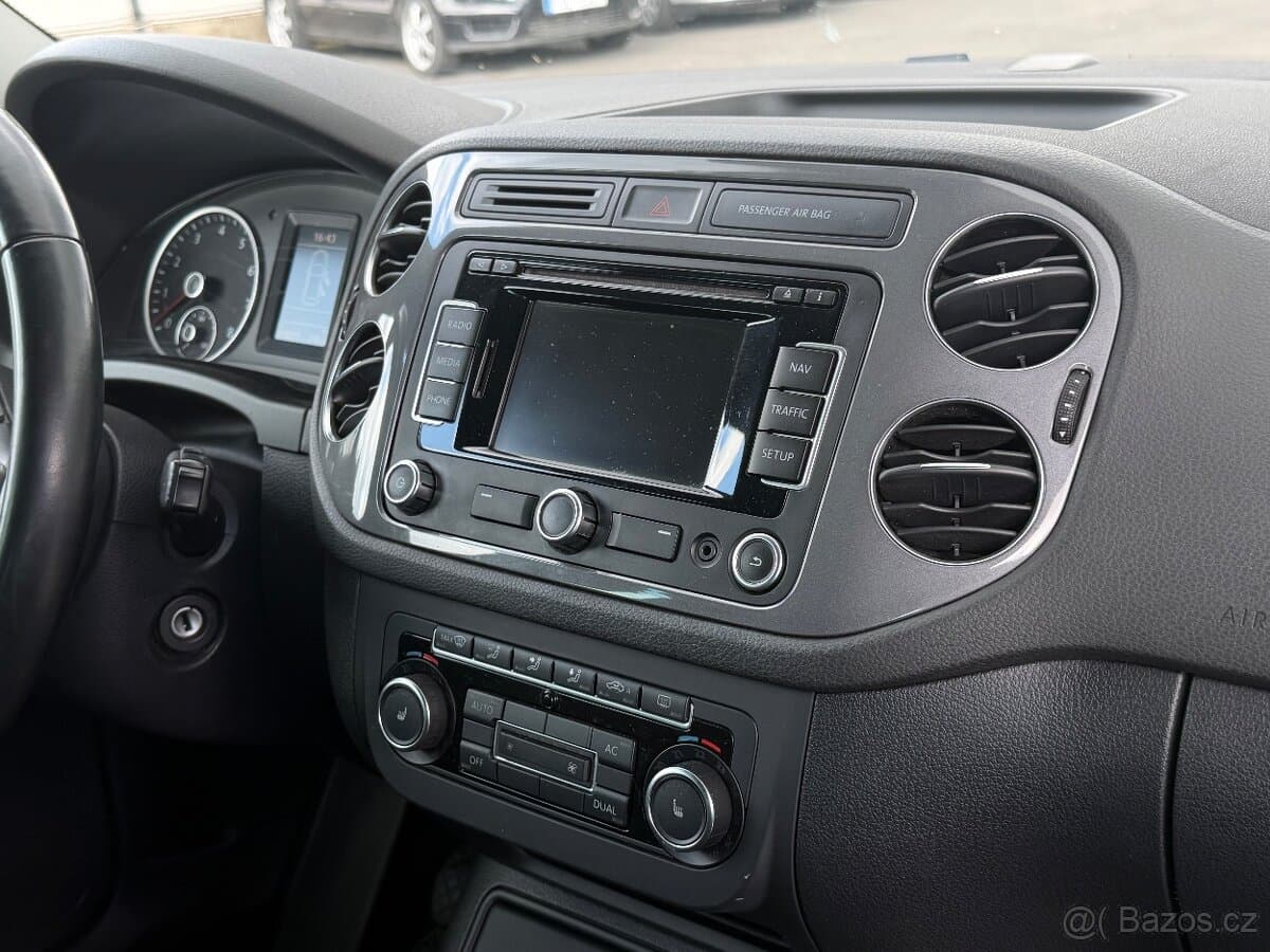2012 Volkswagen TIGUAN - 17
