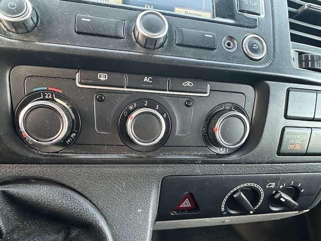 2012 Volkswagen CARAVELLE - 17
