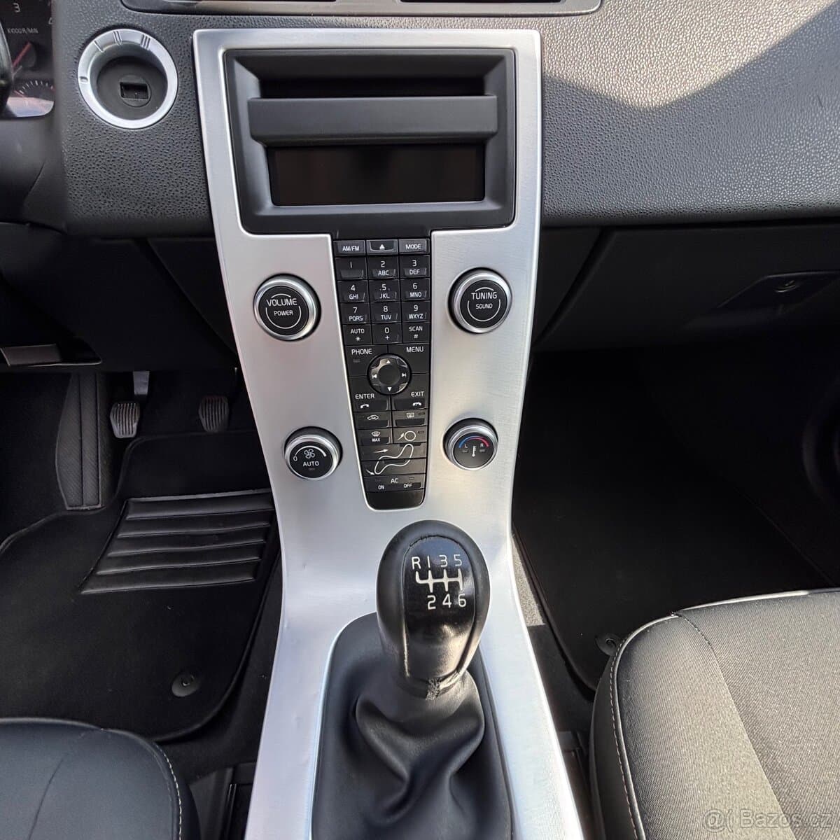 2012 Volvo V50 - 17