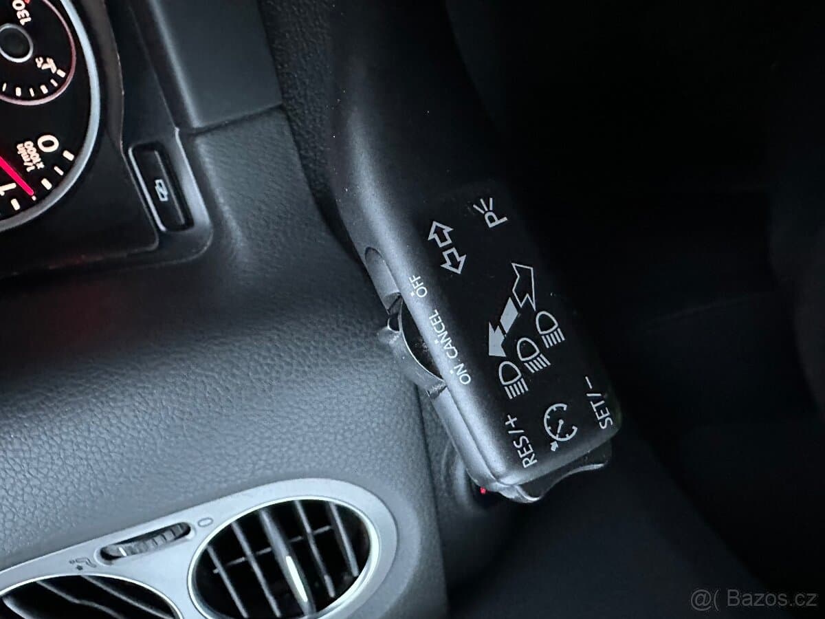 2010 Volkswagen TIGUAN - 17