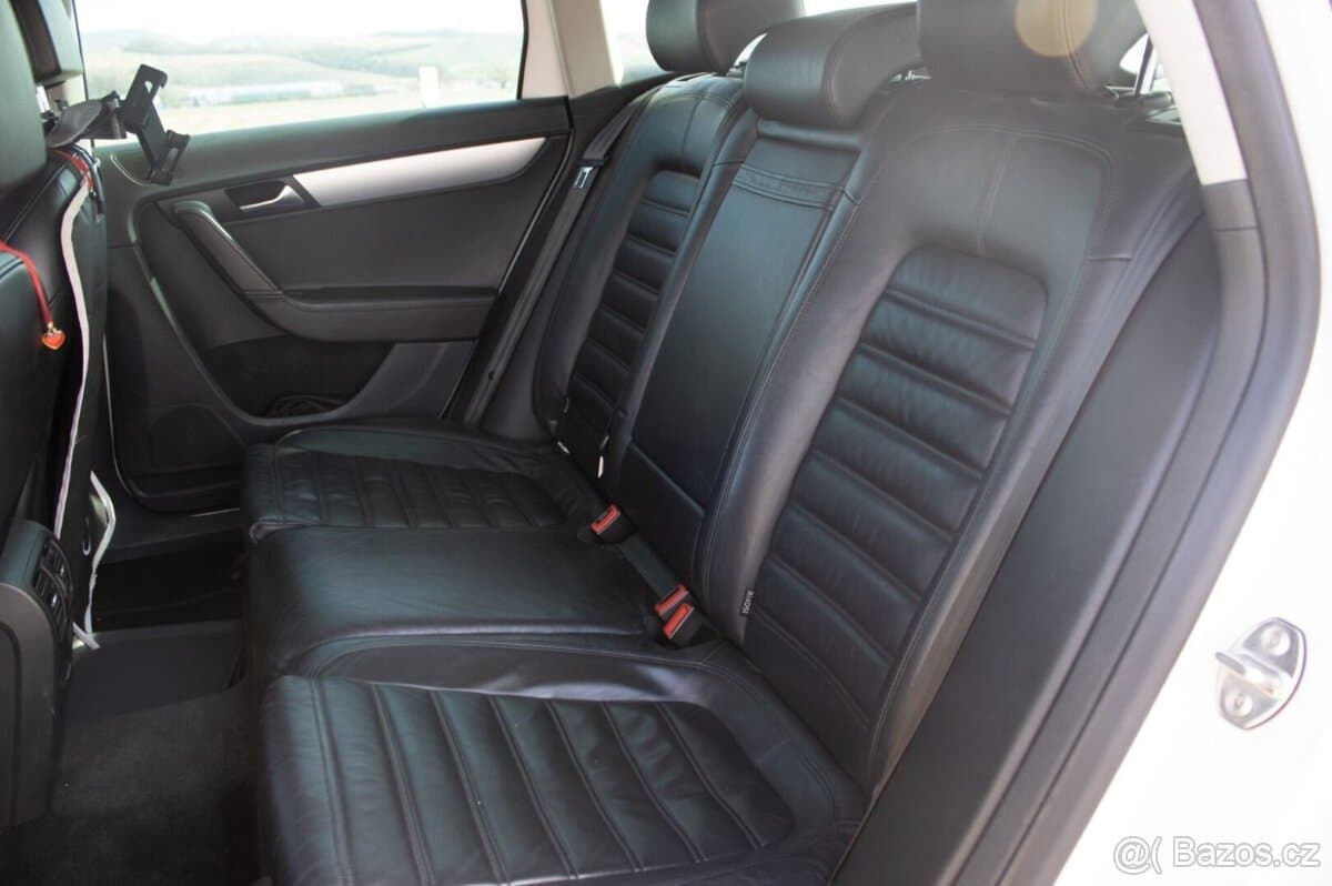 2013 Volkswagen PASSAT - 17