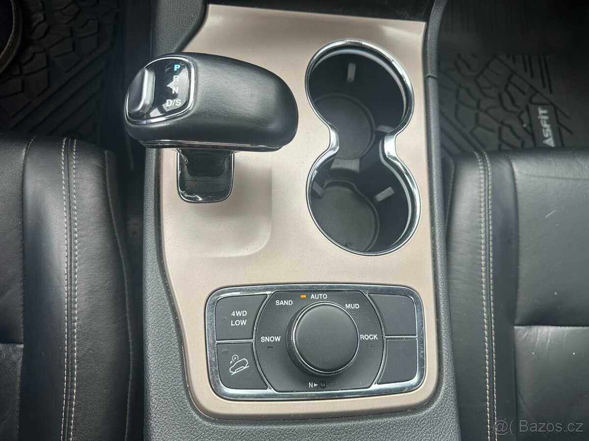 2015 Jeep CHEROKEE - 17