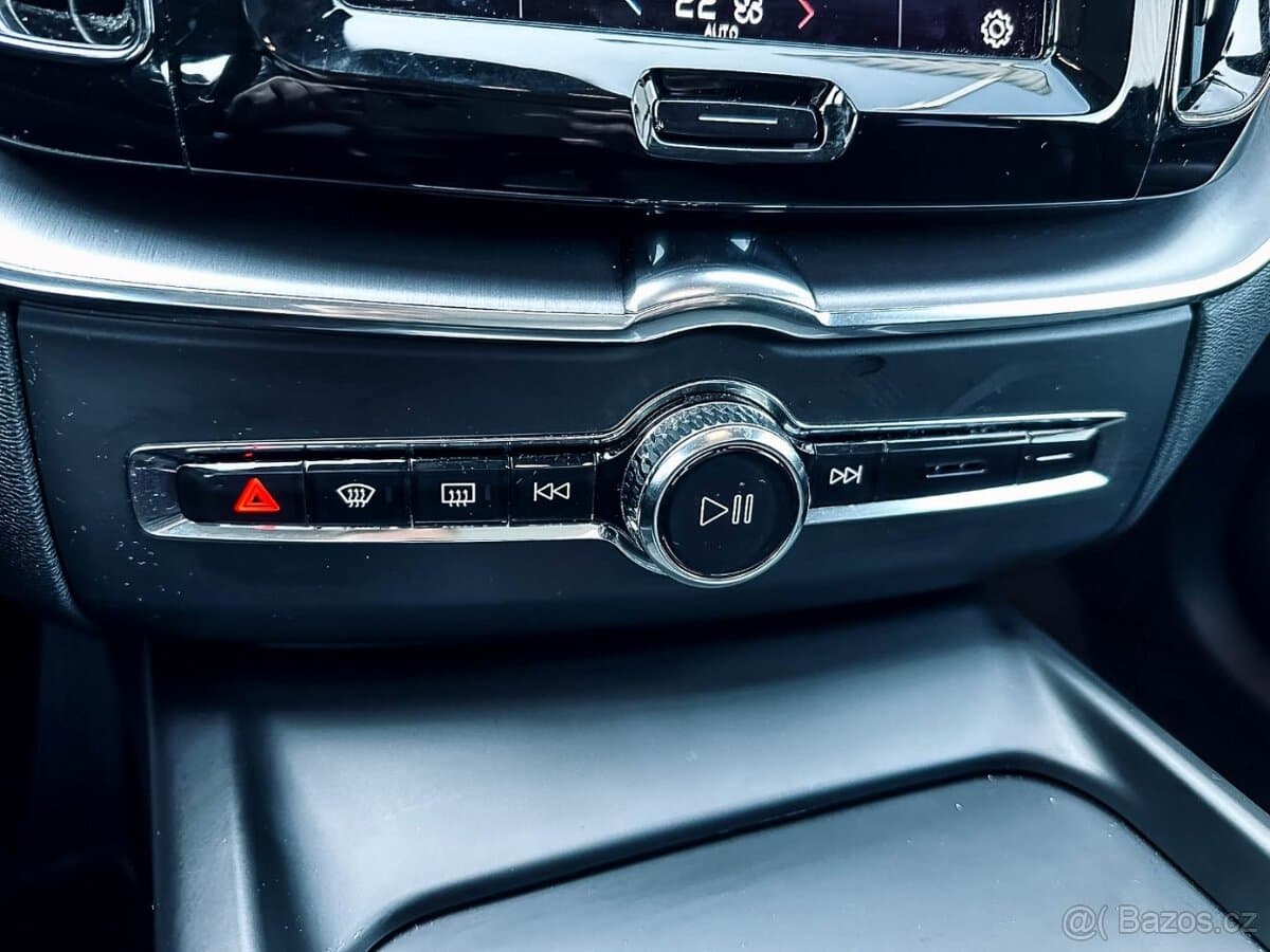2022 Volvo XC60 - 17