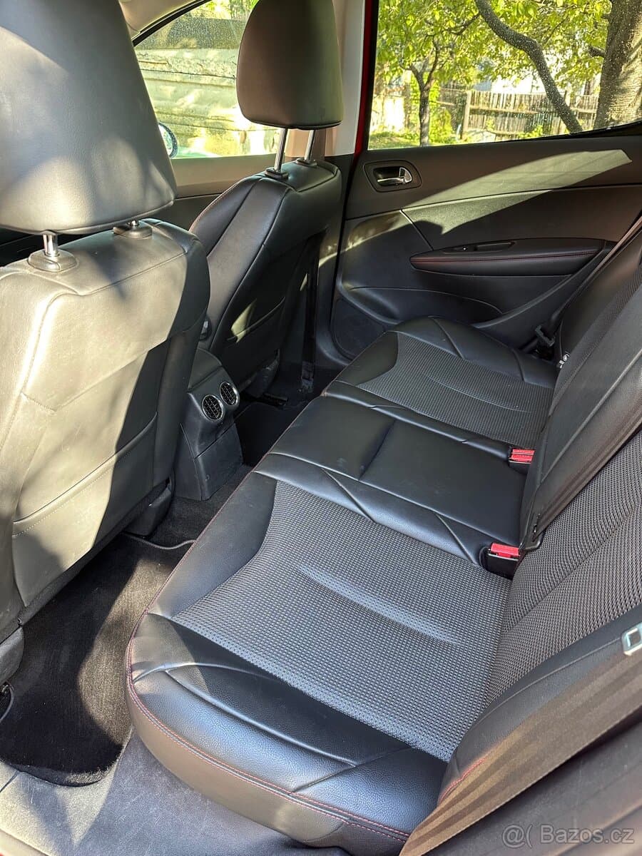 2011 Peugeot 308 - 17
