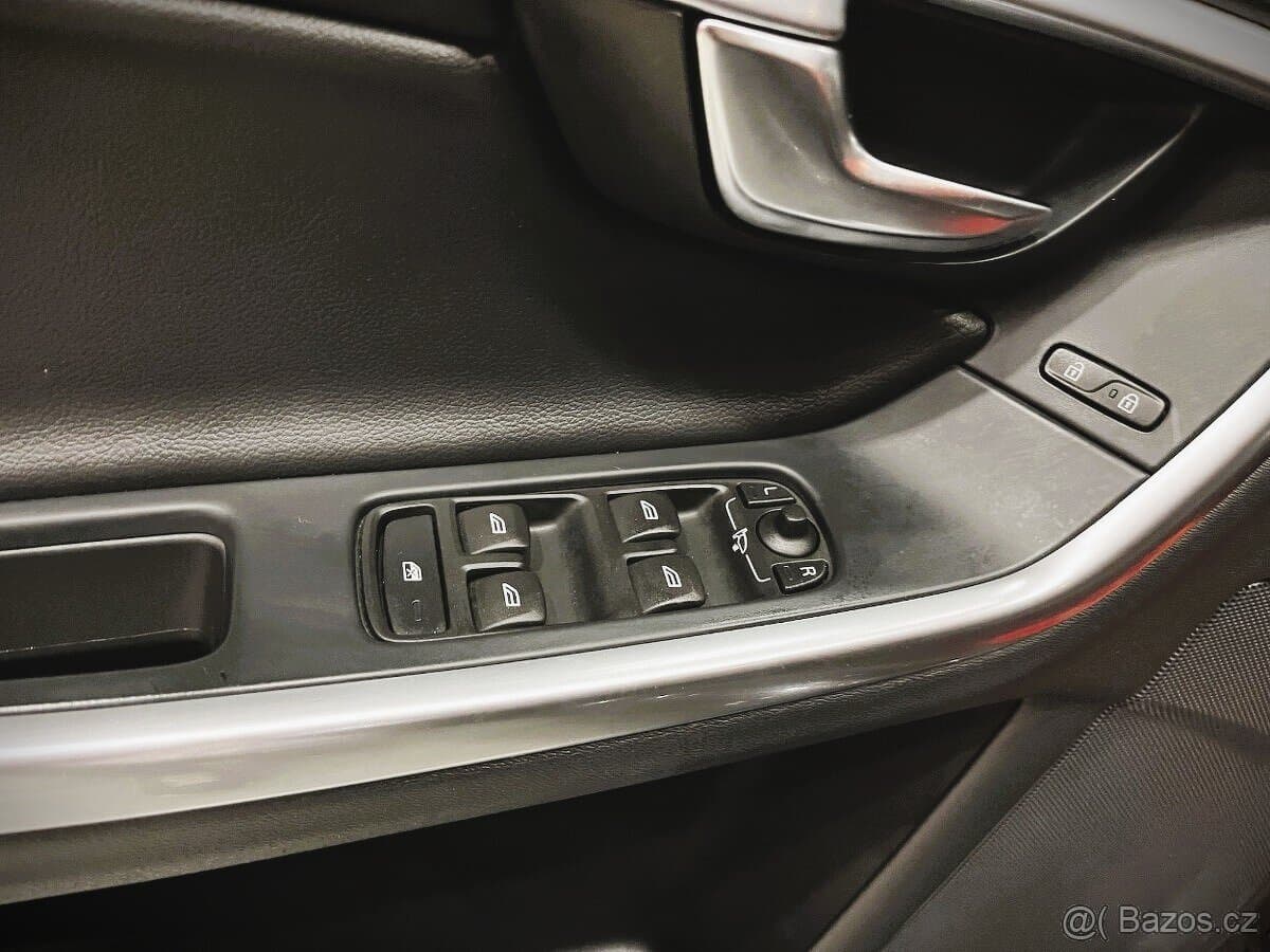2018 Volvo V60 - 17