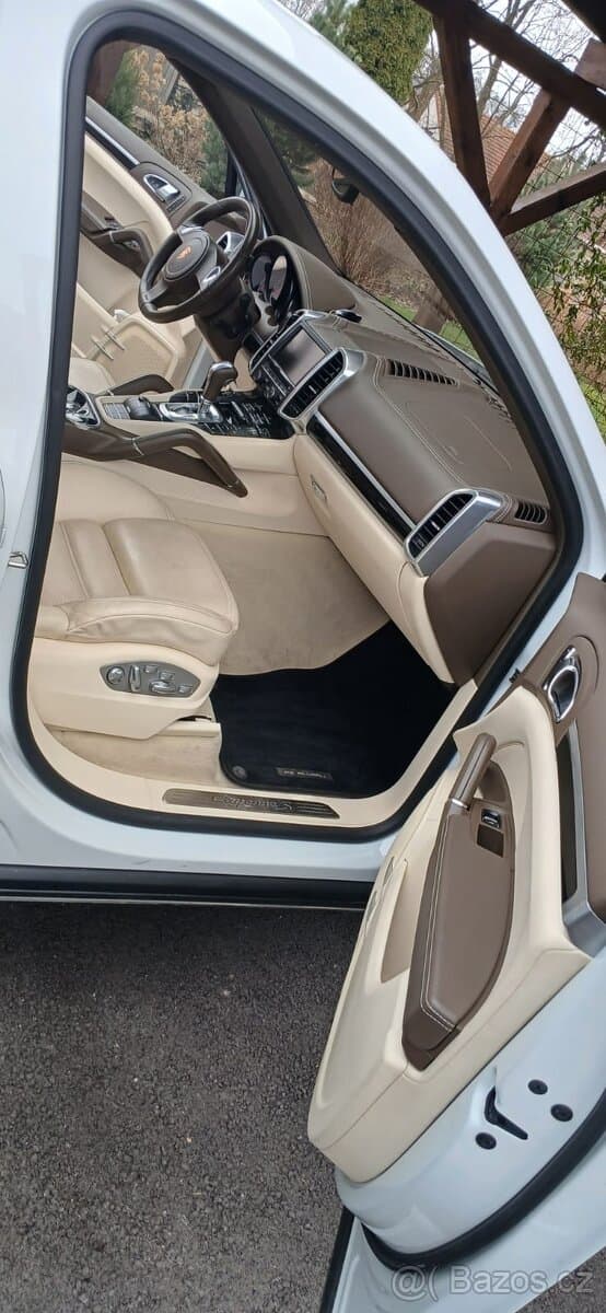 2013 Porsche CAYENNE - 17