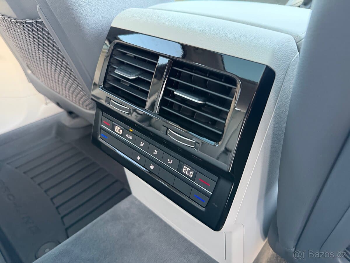 2018 Volkswagen TOUAREG - 17